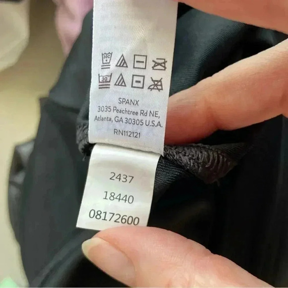 Spanx Faux Leather Legging Size Medium - Picture 6 of 8